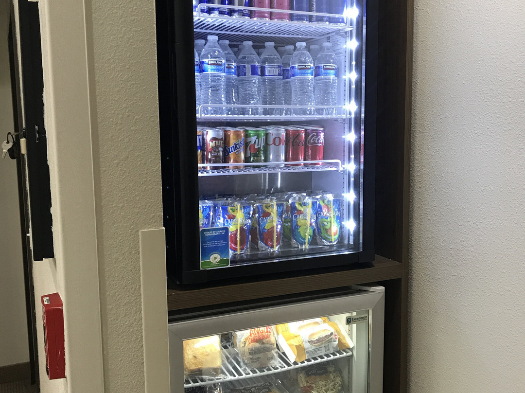 Holiday Inn Express & Suites Detroit - Farmington Hills By IHG主图