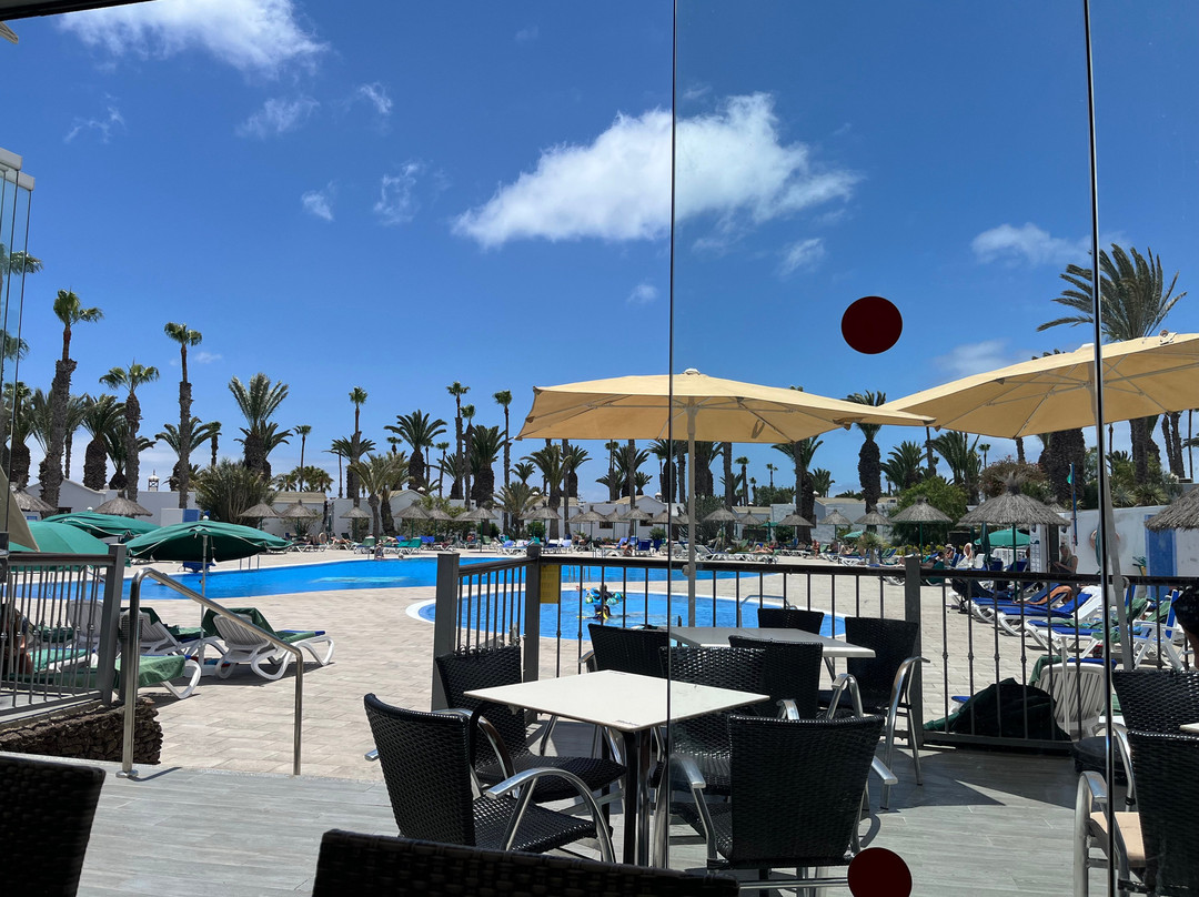Las Brisas Bar and Restaurant主图