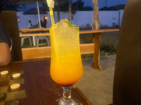 The Bee's Knees Bar & Grill