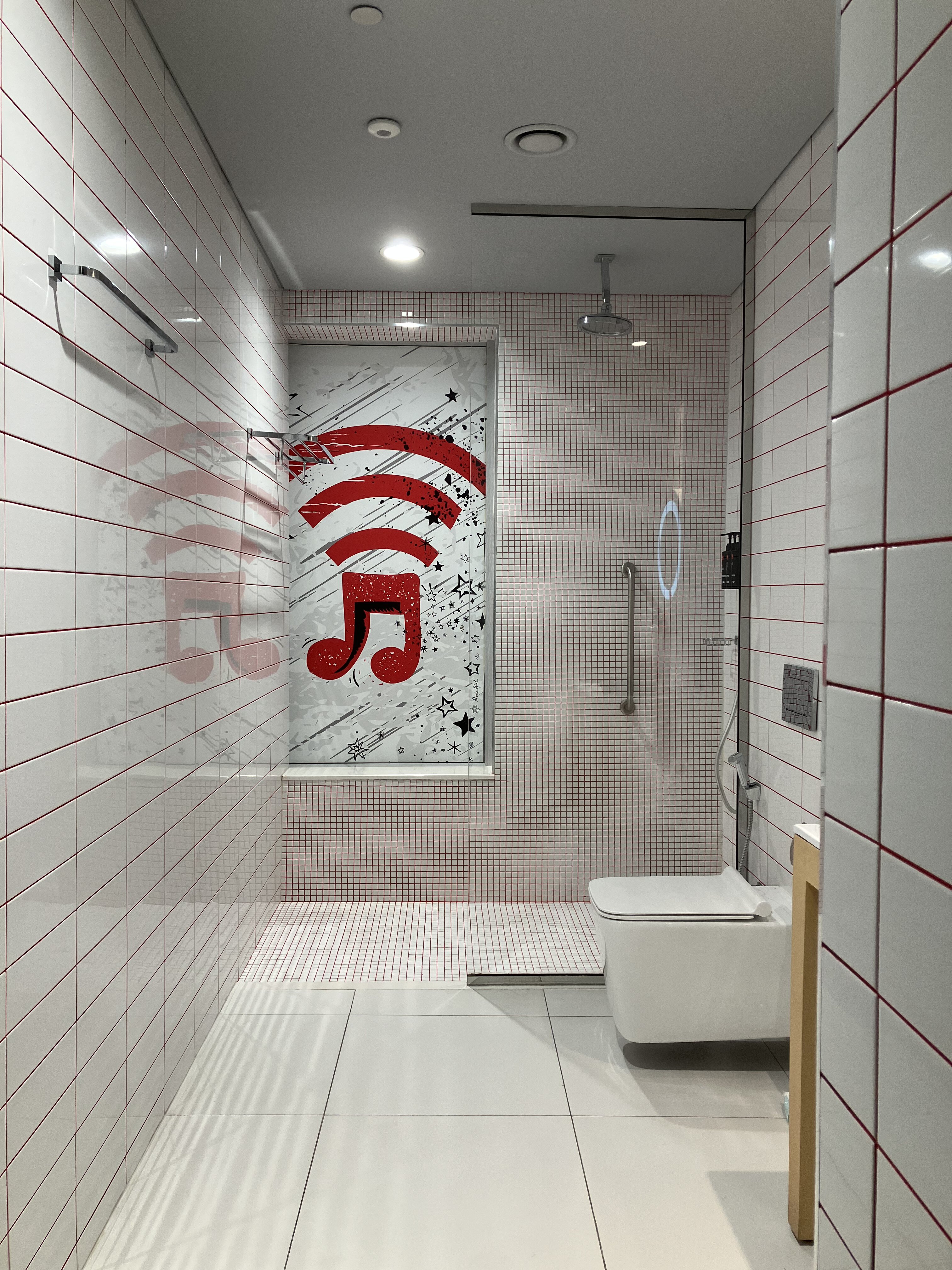 Radisson Red Dubai Silicon Oasis-浴室