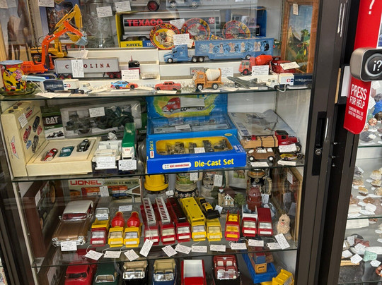 Brass Armadillo Antique Mall-奥马哈必去景点