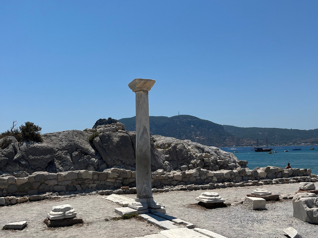 Kamari Bay Hotel主图