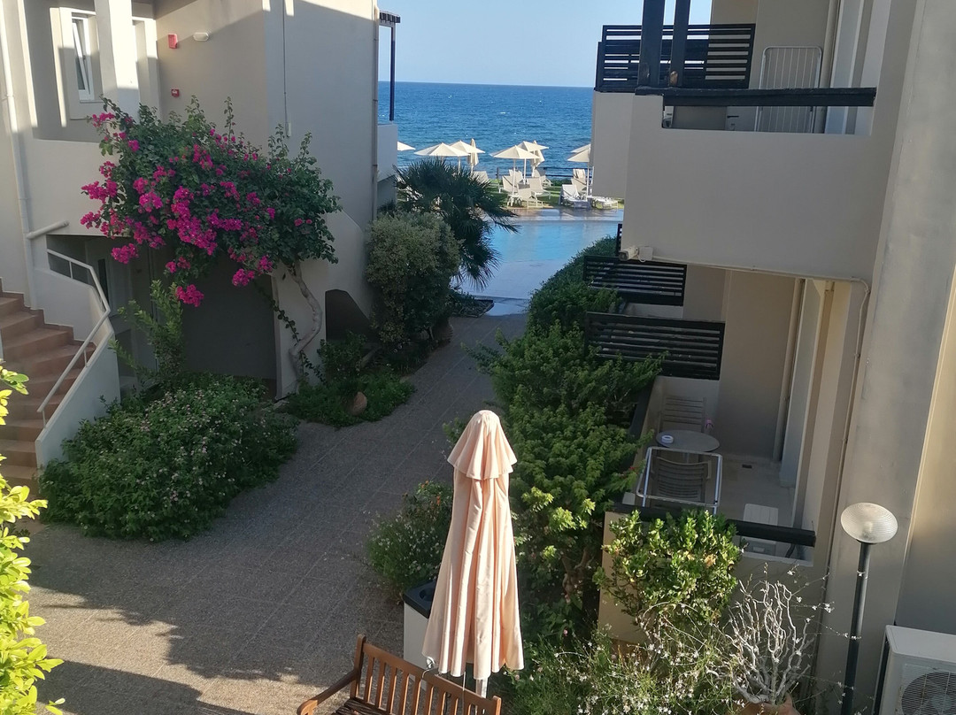 Corinna Mare Suites & Studios主图