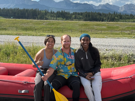 Canadian Rockies Rafting-坎莫尔必去景点