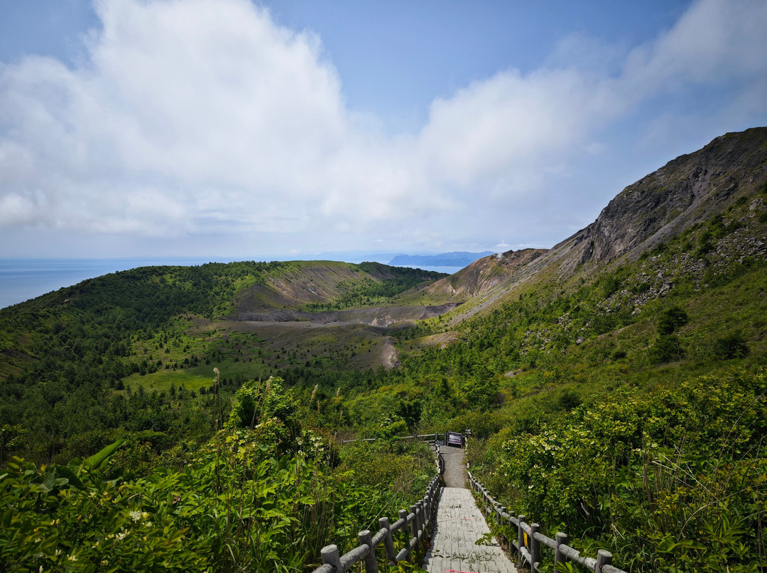 Mt. Usu Outer Rim Trail