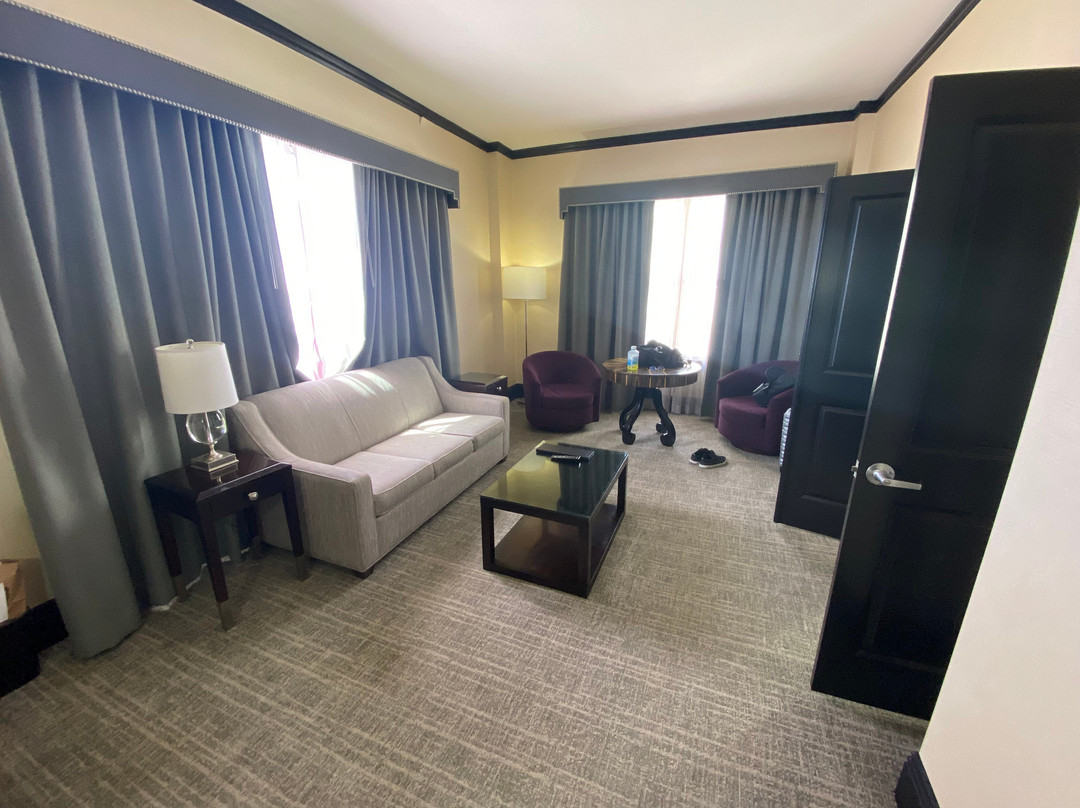 沙特克广场酒店主图