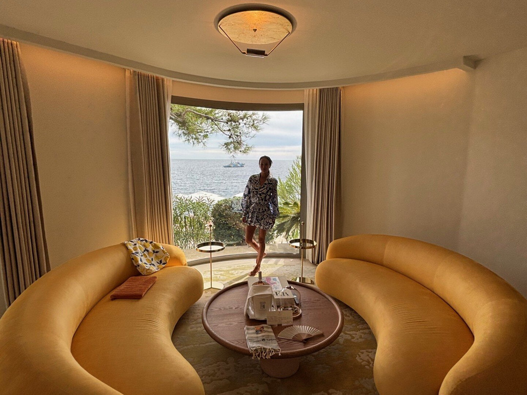 Les Roches Blanches主图