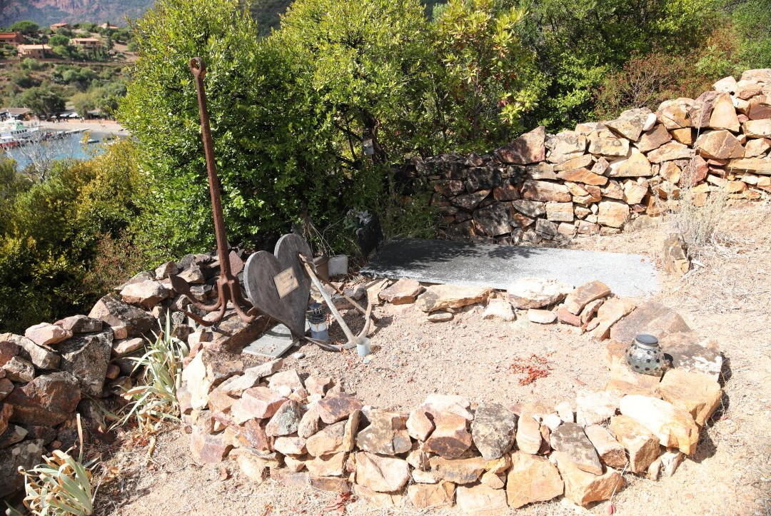 Cimiteriu di Ghjirulatu-Girolata必去景点