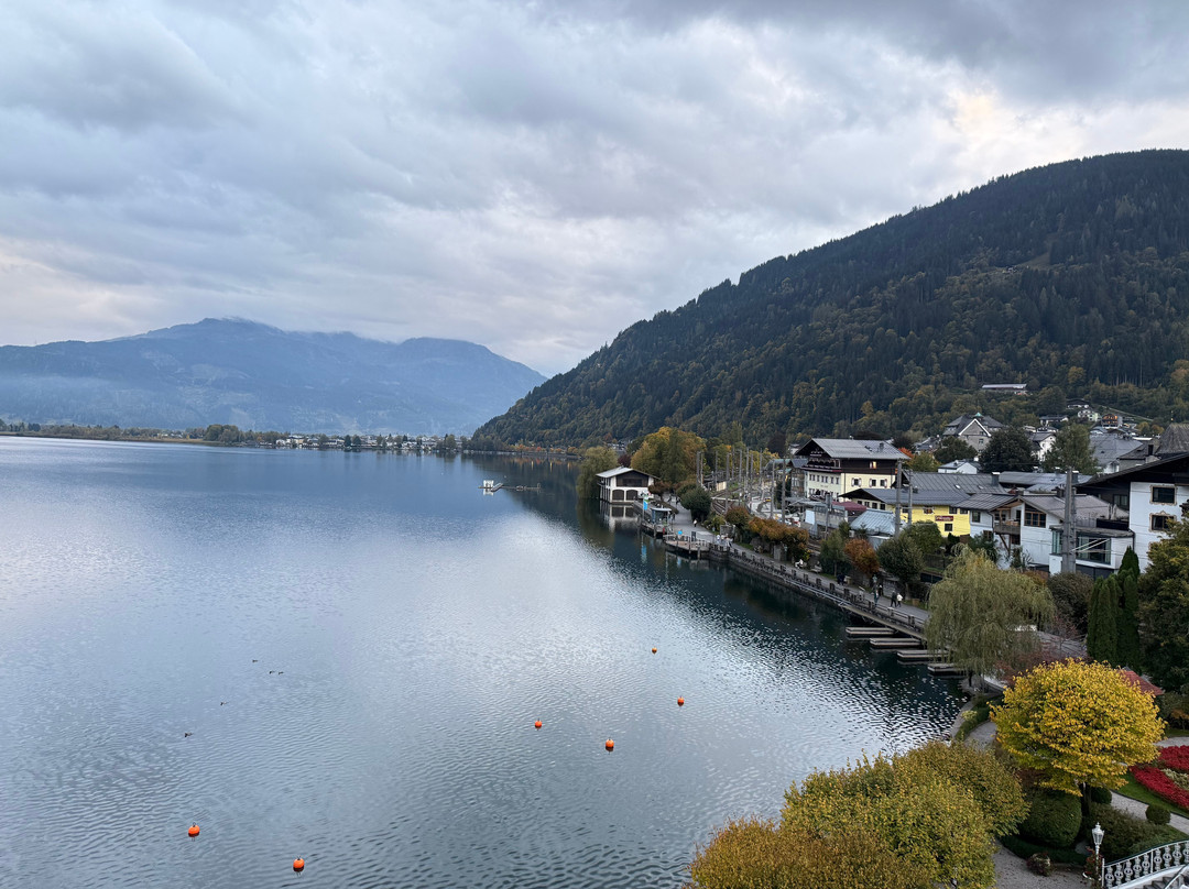 策尔湖畔大酒店主图