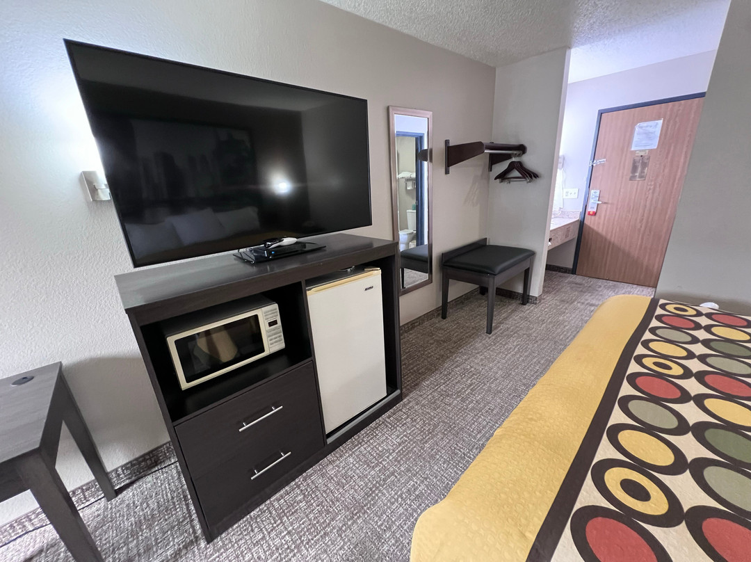 Super 8 by Wyndham Marshall主图