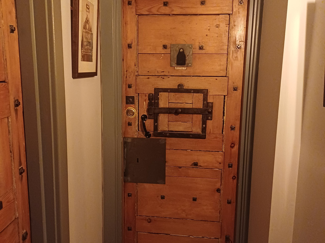 The Black Hole主图