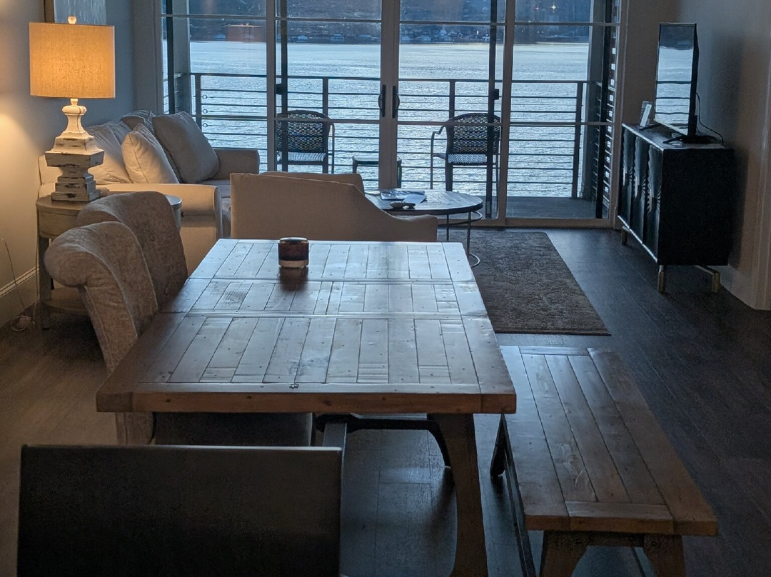 City Harbor Suites