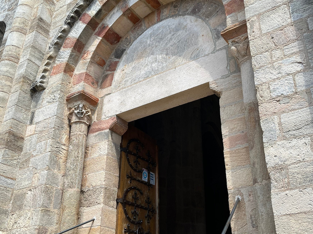 Eglise Notre-dame-de-la-nativité-Bois-Sainte-Marie必去景点