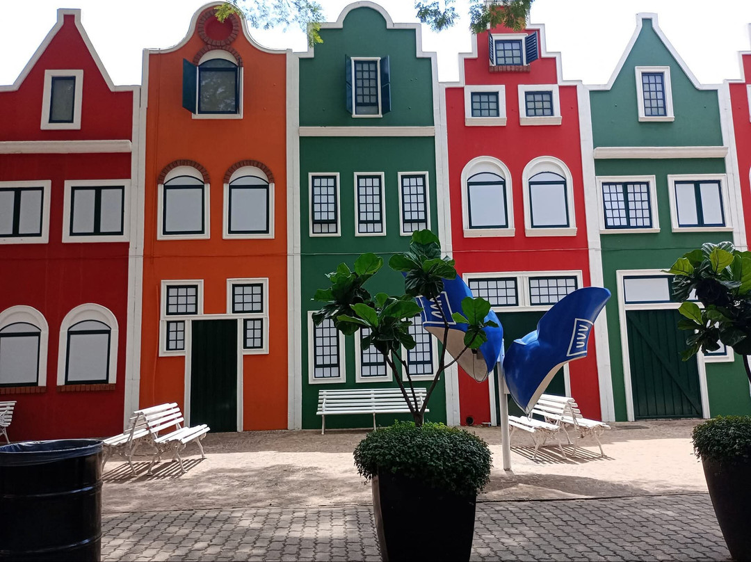 Rua dos Guardas-chuva Coloridos