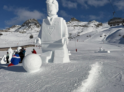 蒙塔那拉酒店主图