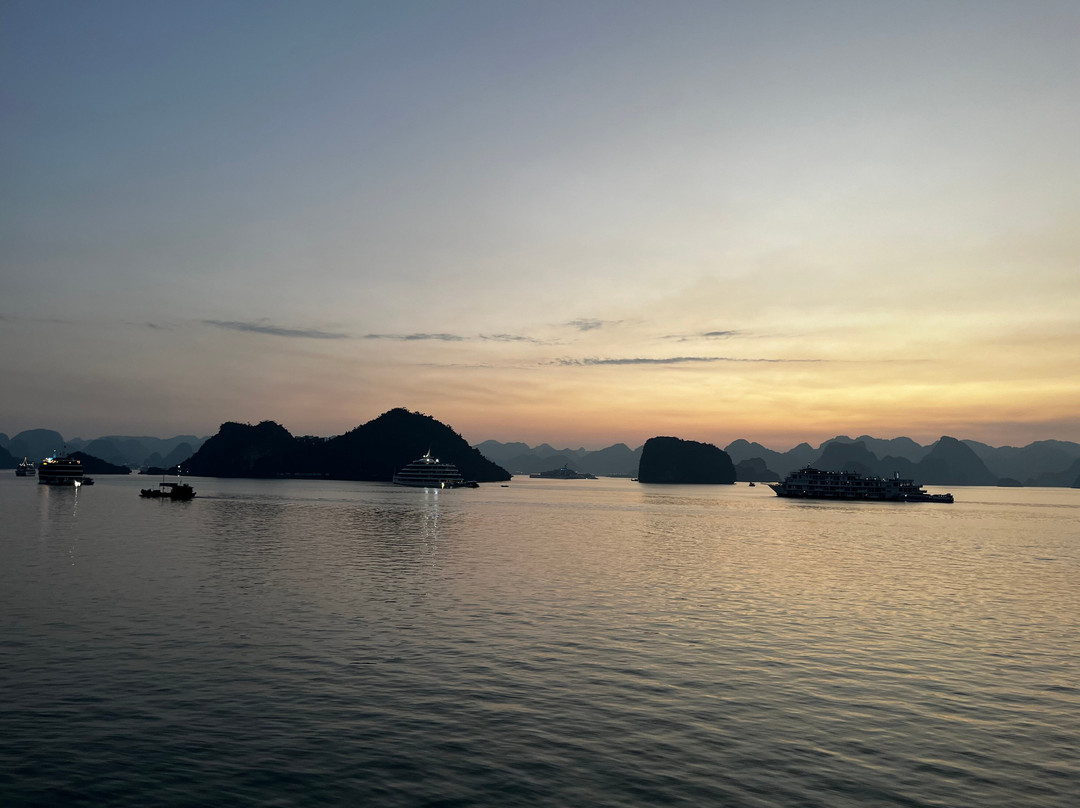 Victory Star Cruise-下龙湾必去景点