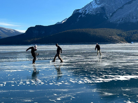 Canadian Rockies Experience-坎莫尔必去景点