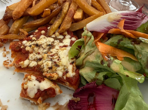 Le Mas Des Pélitènes