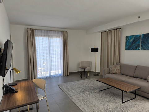 普列文酒店主图