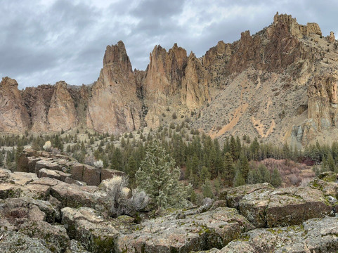 鹰冠度假酒店主图