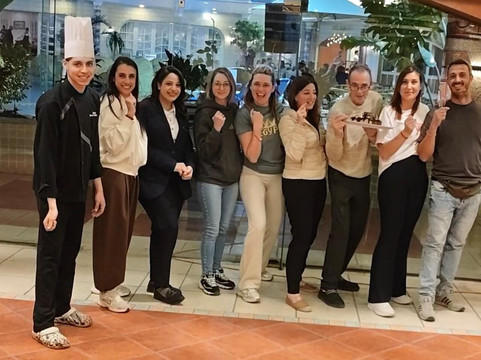 阿扎尔金字塔酒店主图