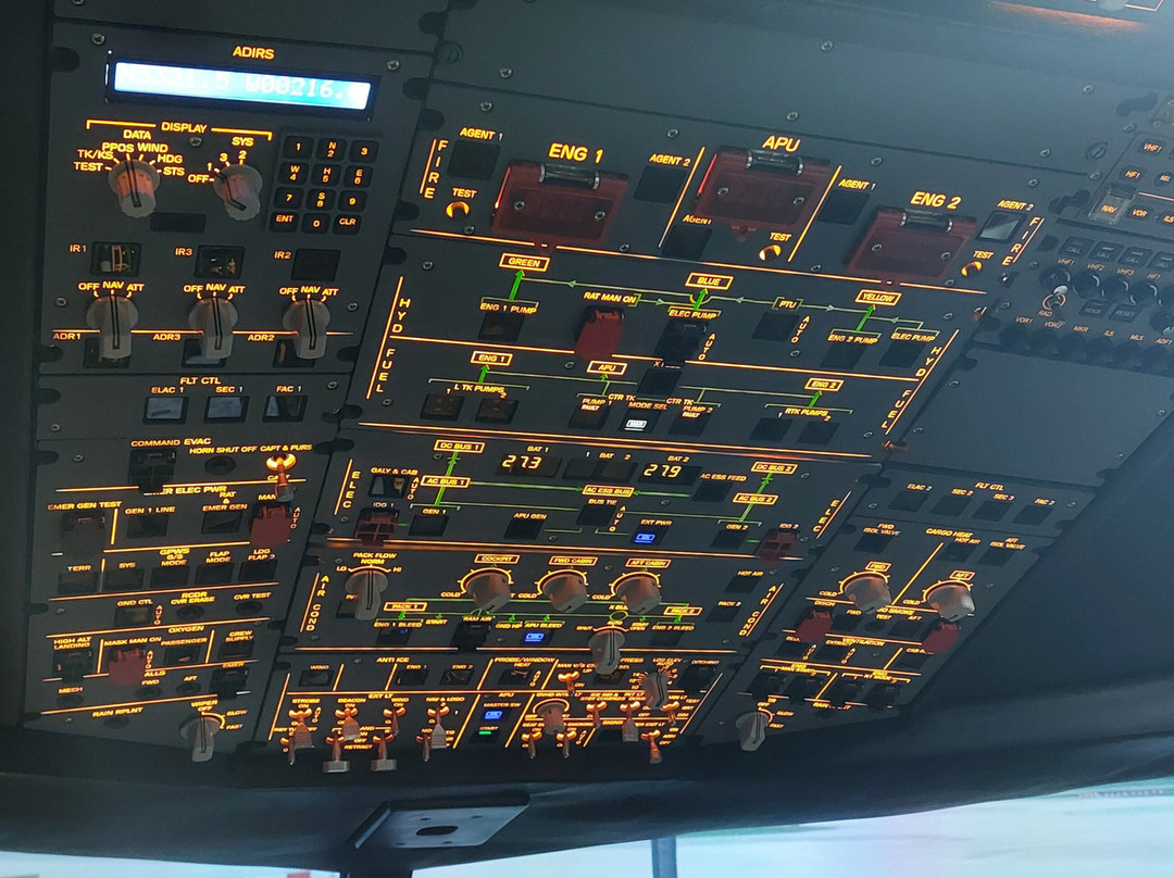 Deeside Flight Simulators-埃尔斯米尔港必去景点