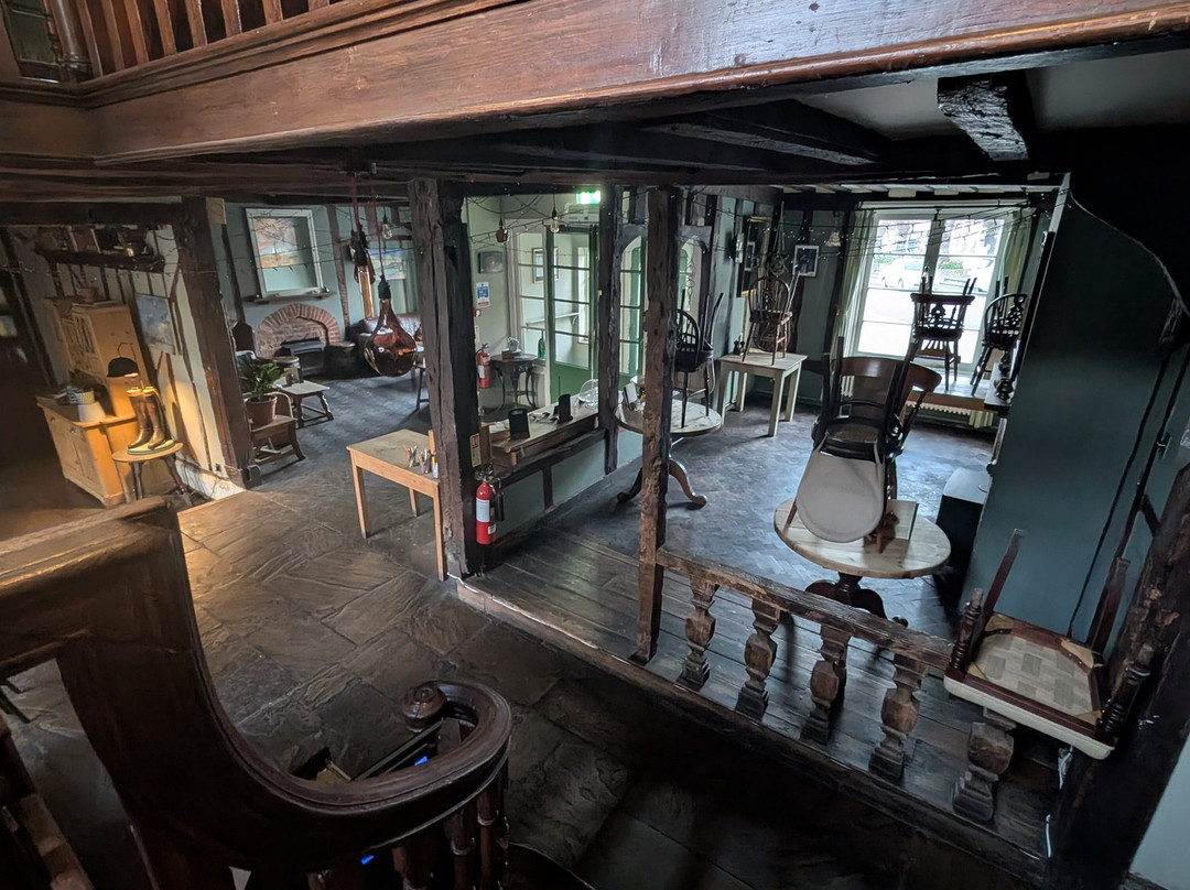 The Crown Hotel主图