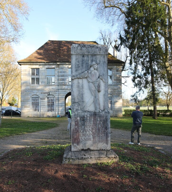 Le monument à Jean Jaurès-多勒必去景点