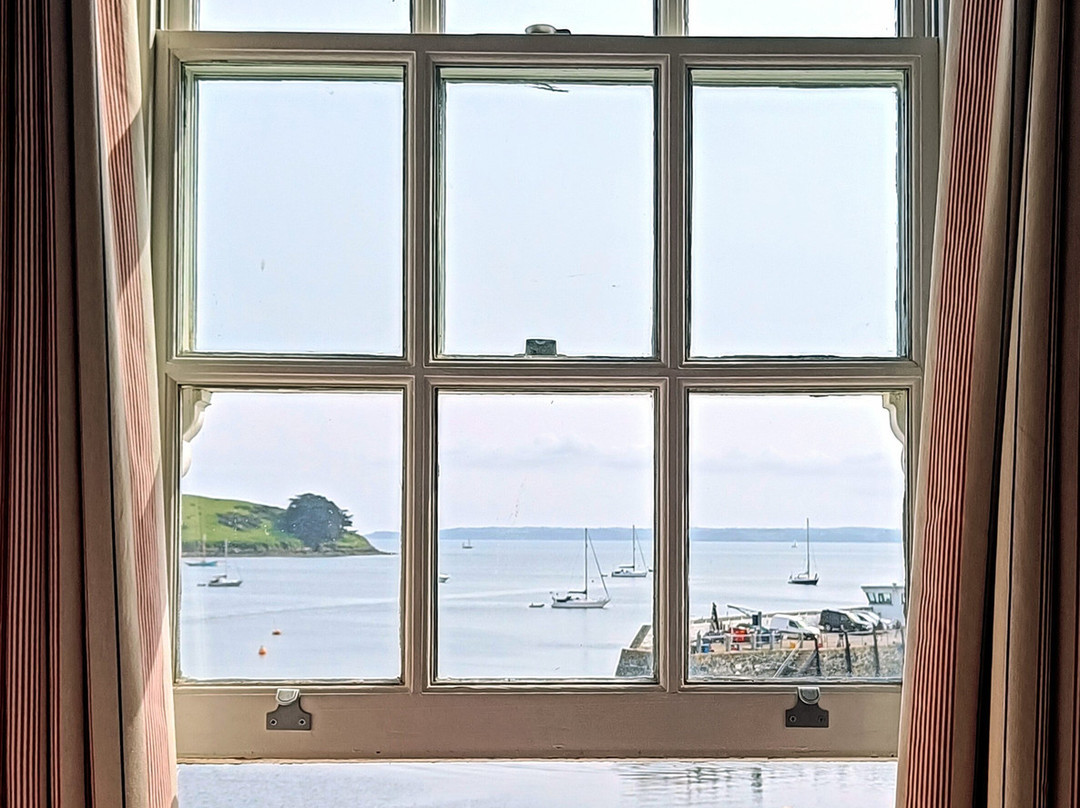 爱德洛克斯酒店主图