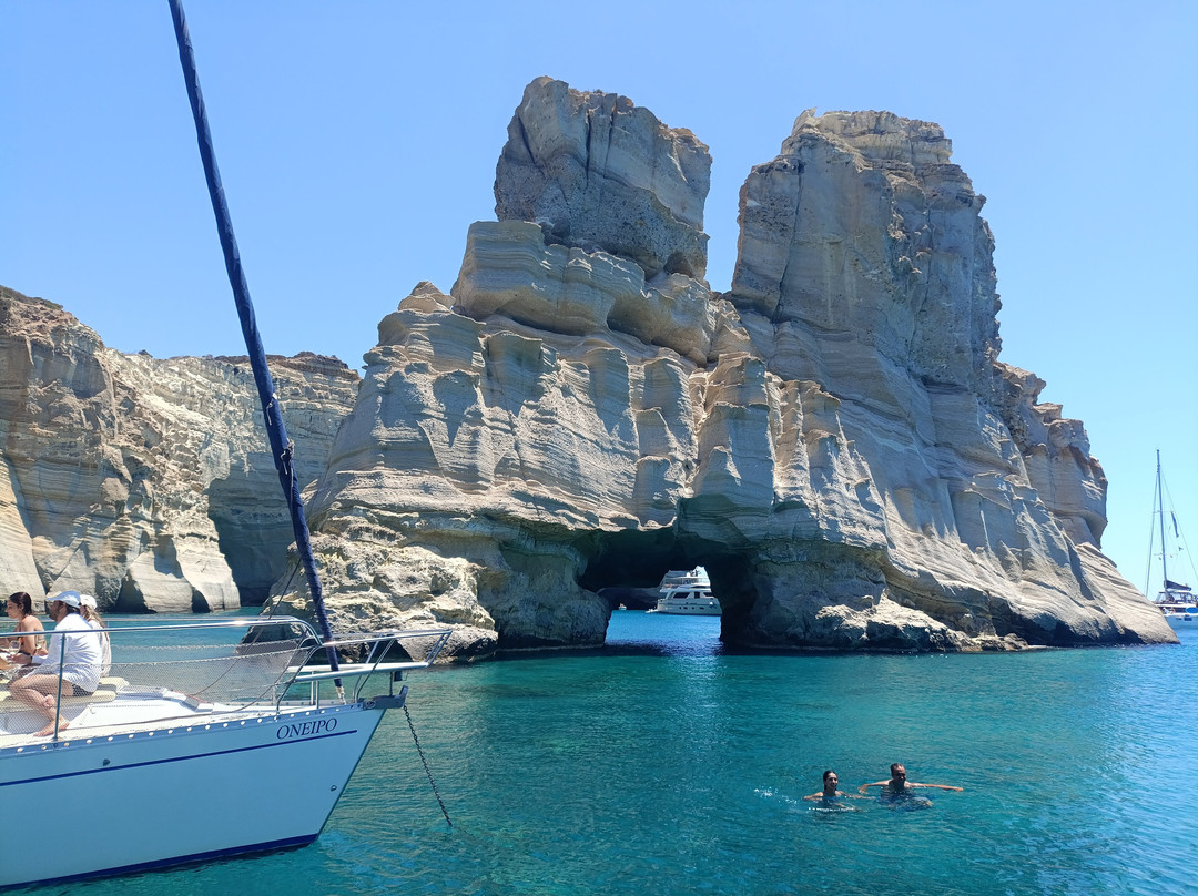 Delfinia boat tours - half day-米洛斯岛必去景点