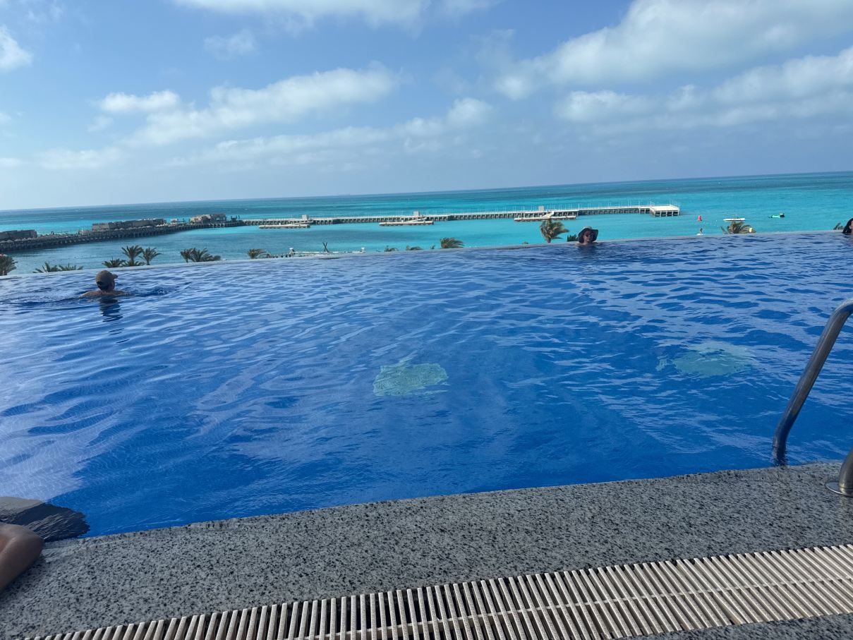 里克萨斯高级阿拉曼酒店-旅行者