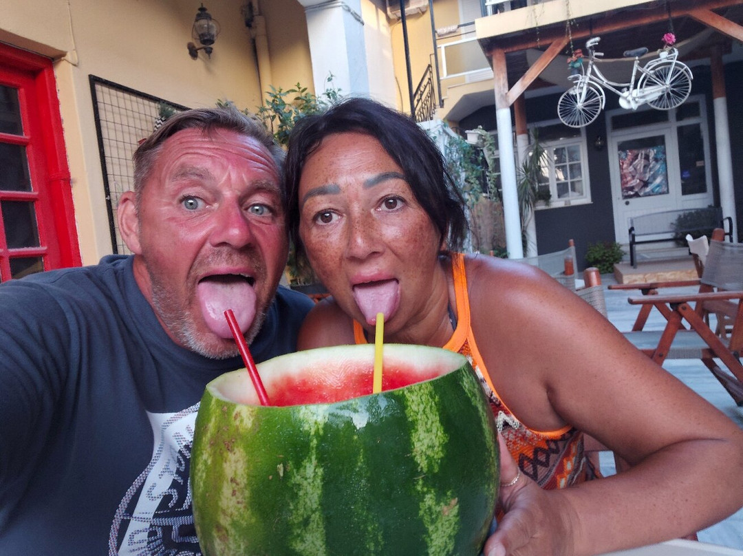 Black and White-Kavos必去景点