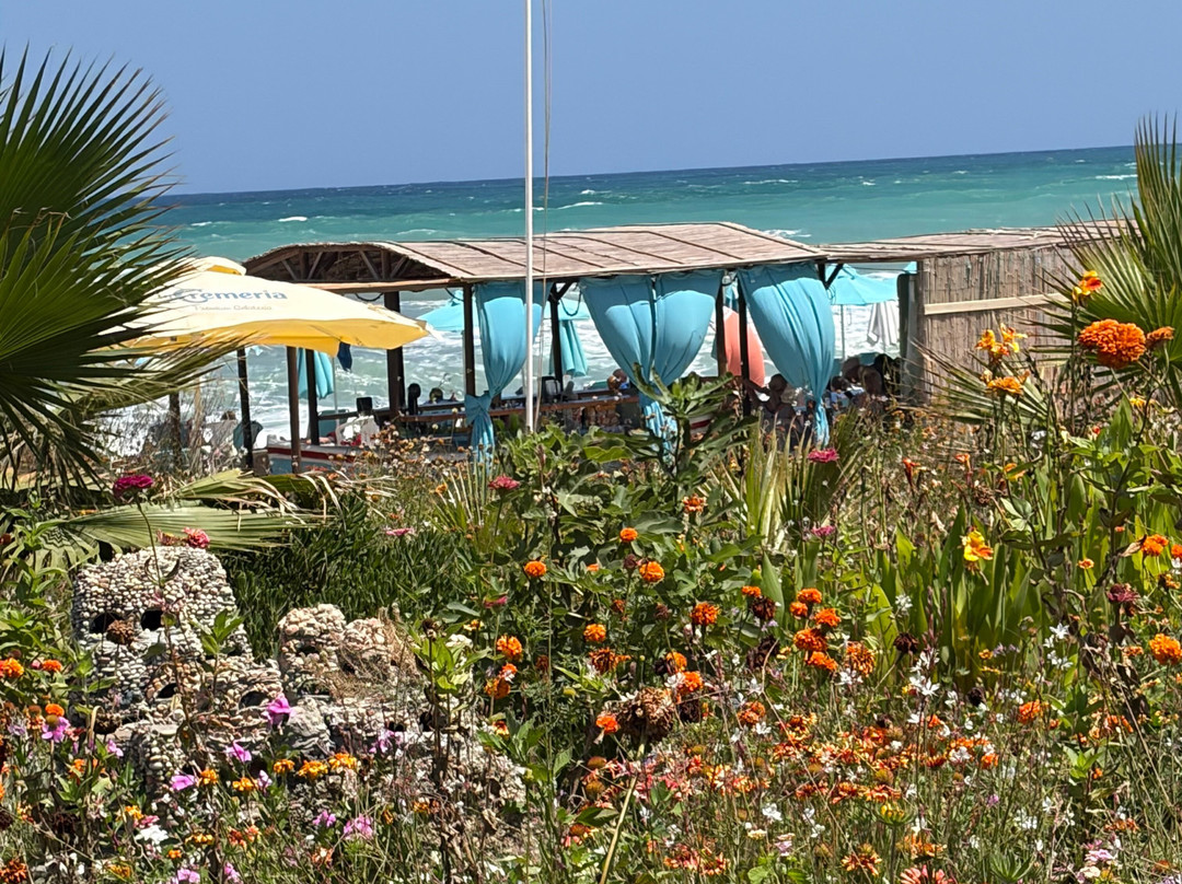 Golden Beach Hotel主图