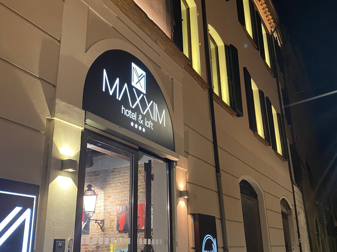 马克西姆酒店主图