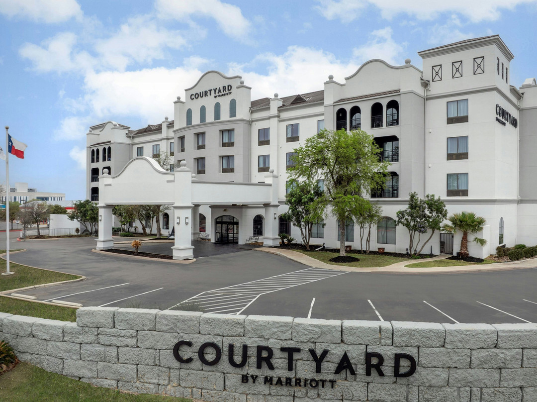 Castroville酒店住宿-Courtyard San Antonio SeaWorld/Westover Hills