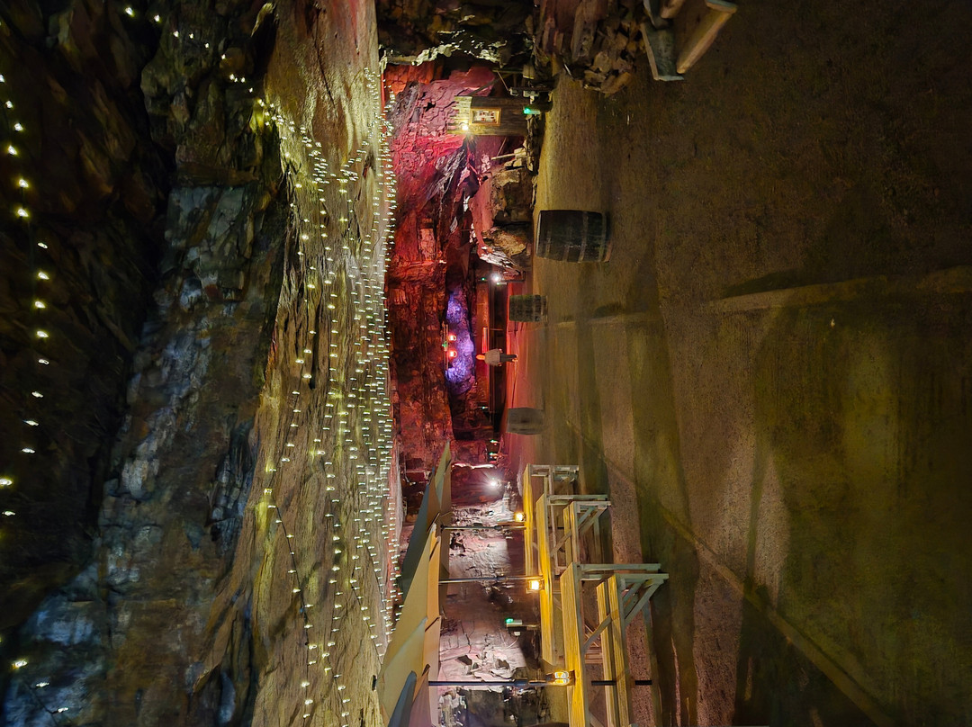 Carnglaze Caverns-利斯卡德必去景点