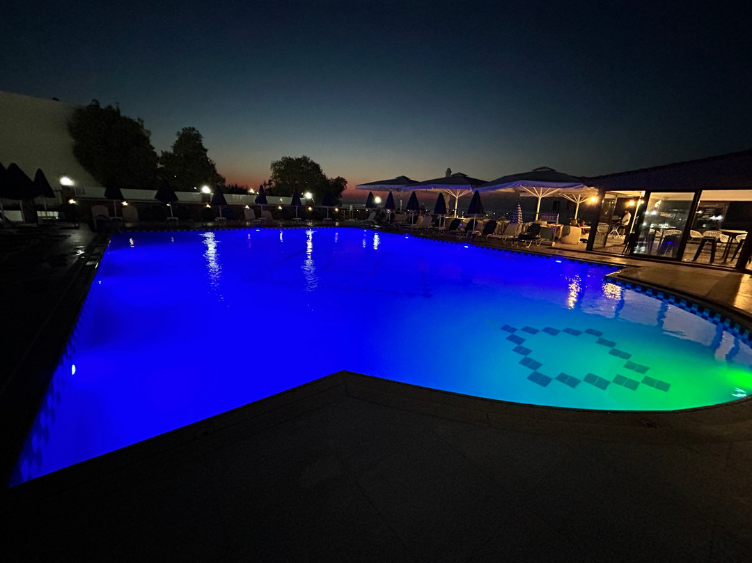 克里尼海滩酒店主图