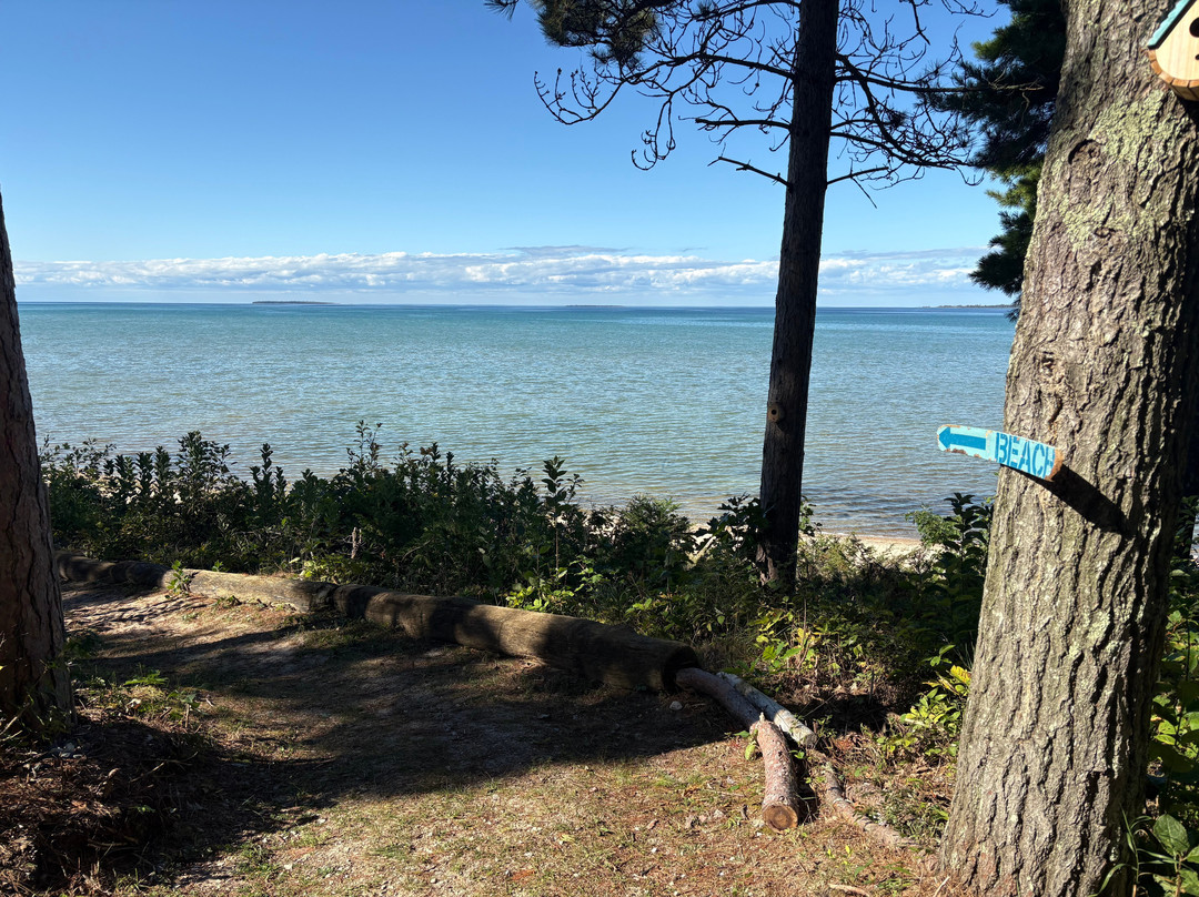 Beaver Island Lodge主图
