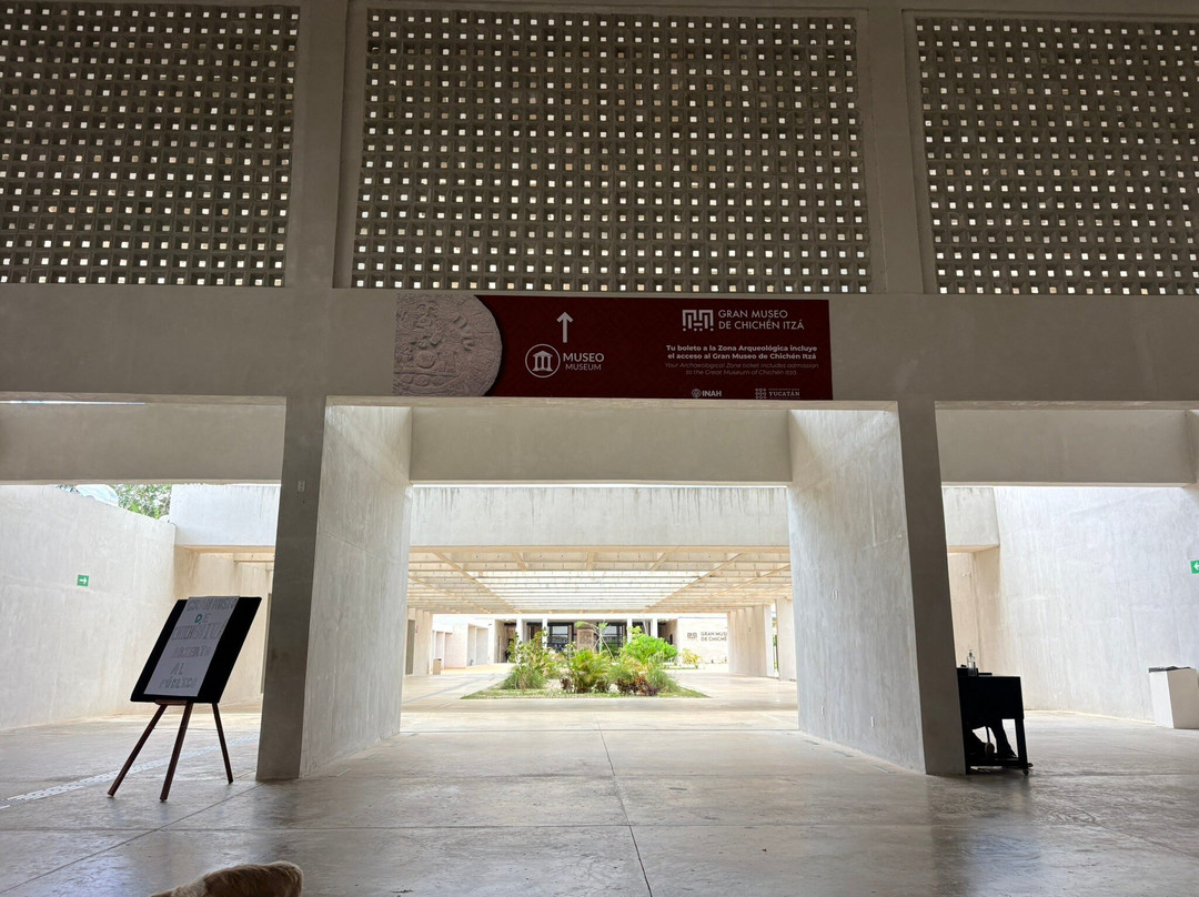 Grande Museo De Chichen Itza