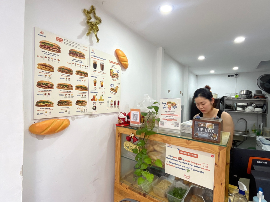 Bánh Mì 180