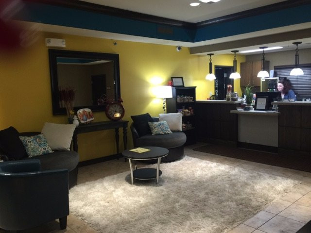 Parkwood Inn & Suites