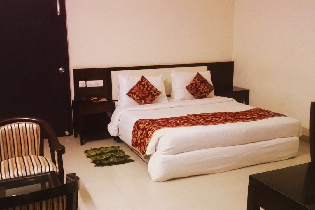 Capital O 60668 Hotel Kiran Vilas International