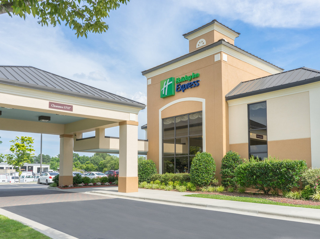 Clarion Pointe New Bern主图