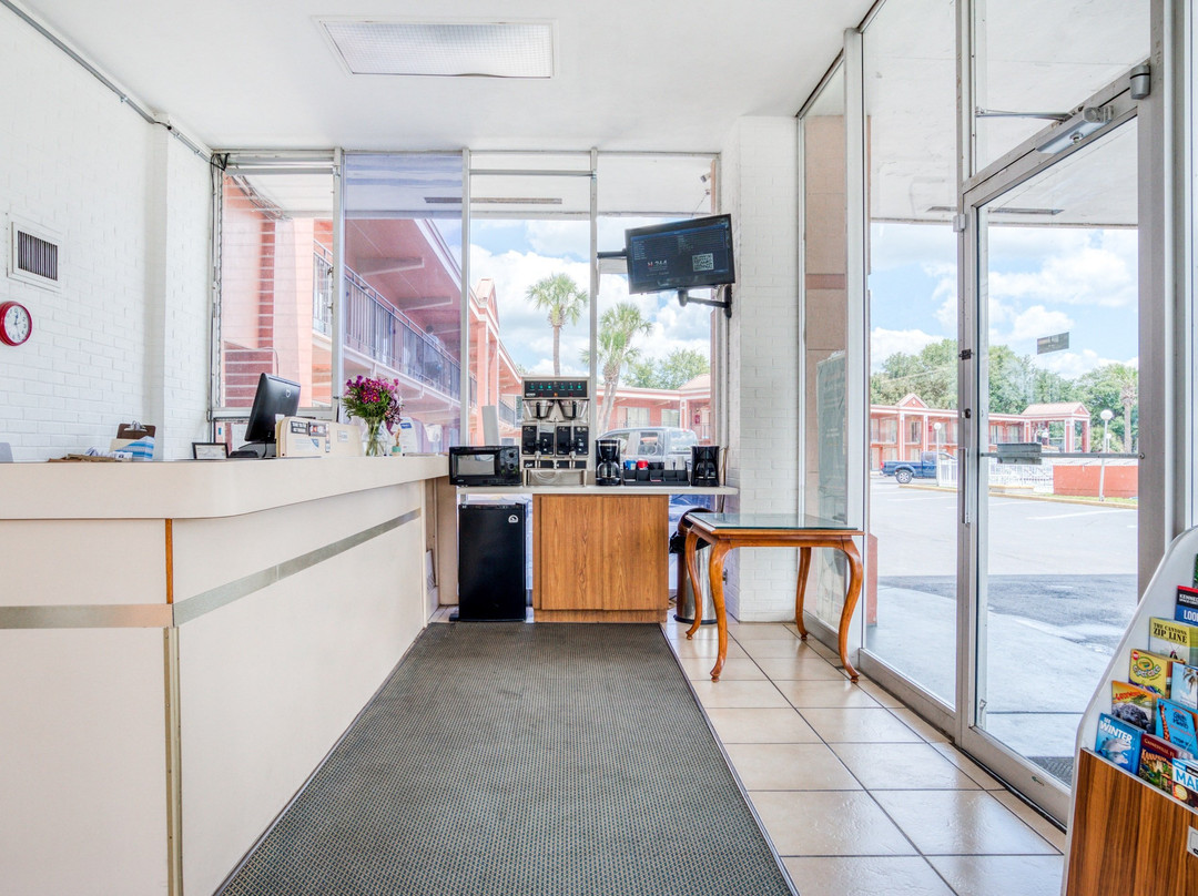 OYO Hotel Mustang Silver Spring FL