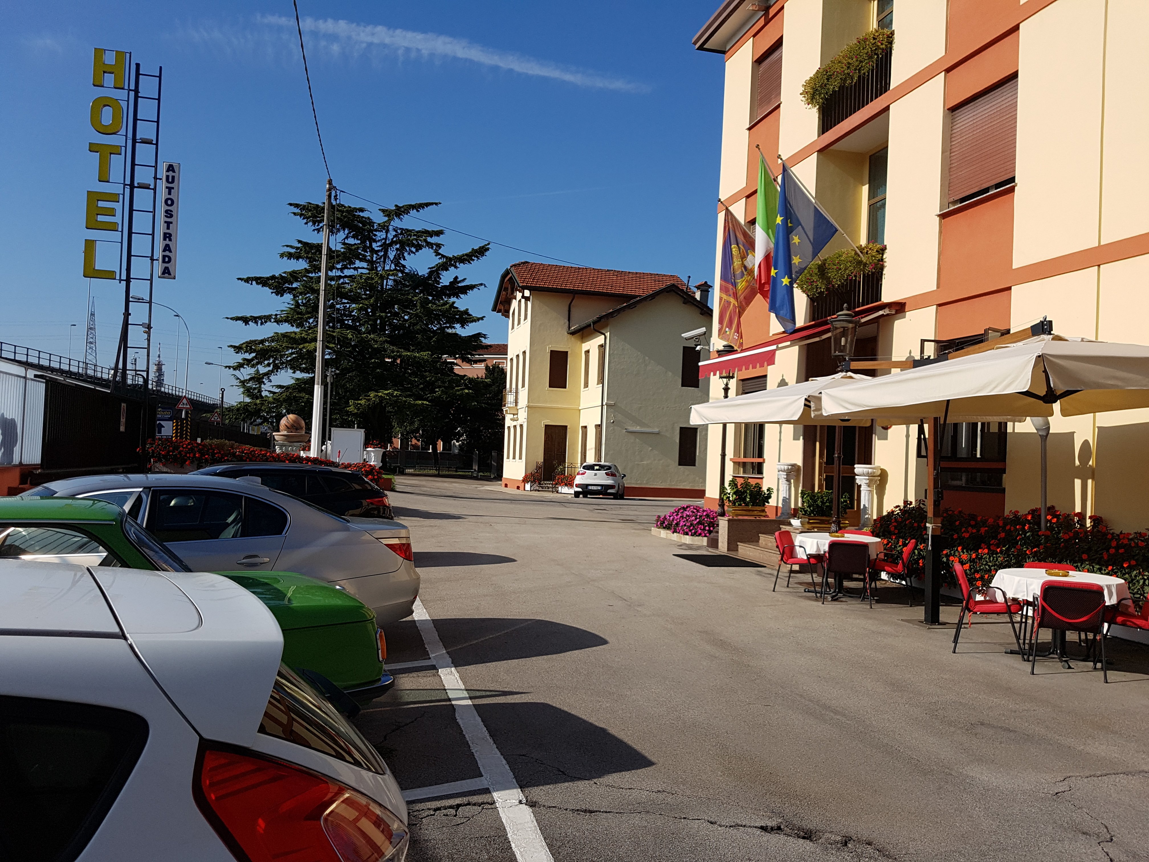 奥托斯拉达酒店-官方