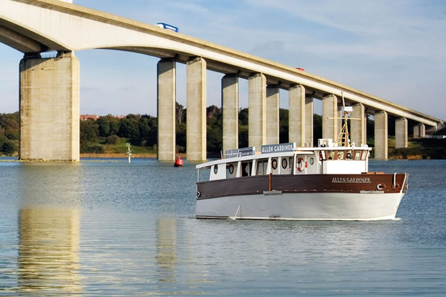 Allen Gardiner River Cruise Restaurant景点图片
