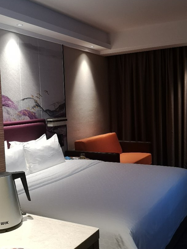 茂名高铁站希尔顿欢朋酒店