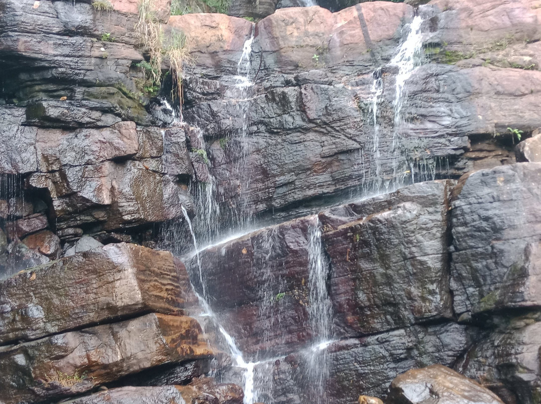 Saree Ella Waterfall景点图片