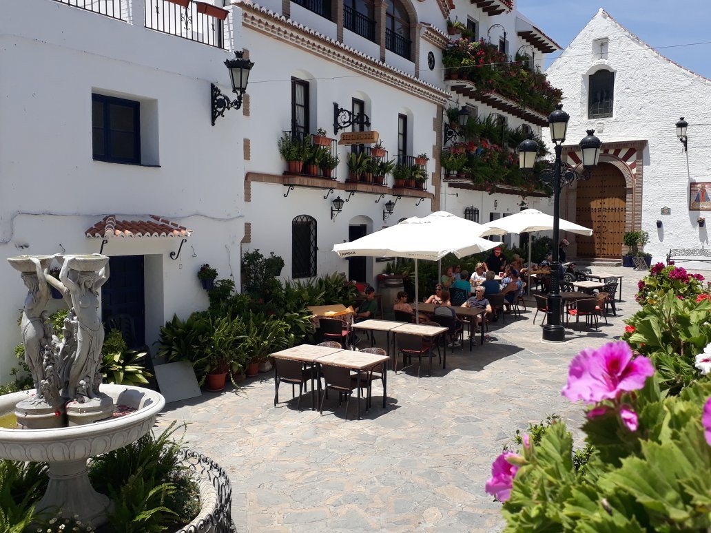 Apartamentos Turisticos La Maroma