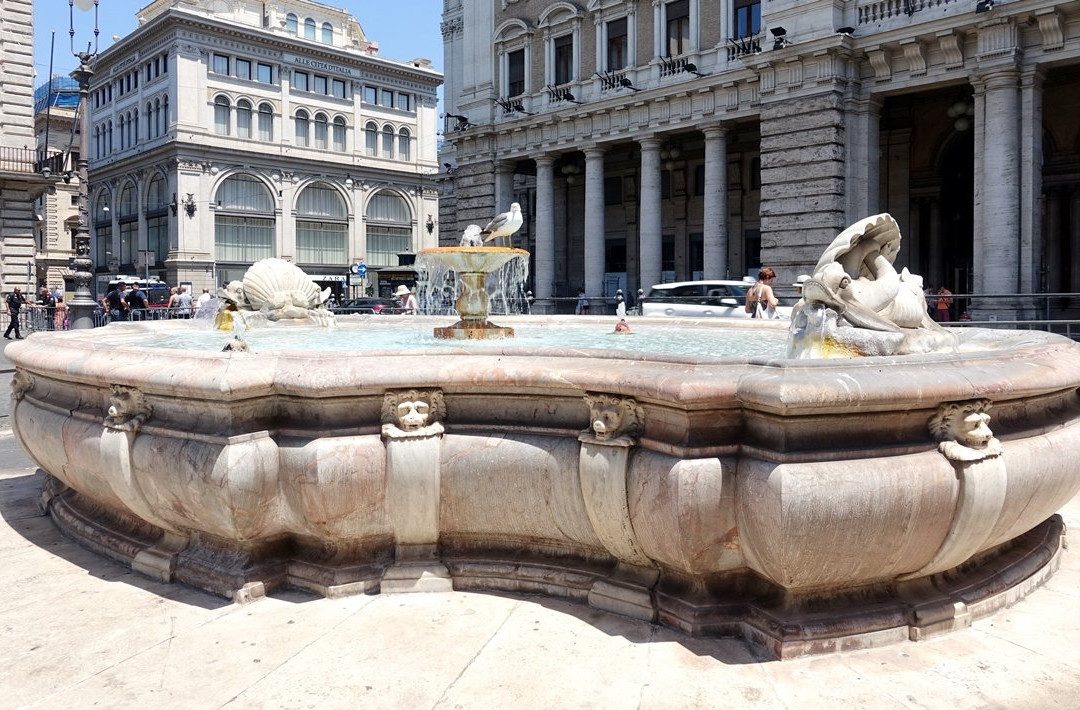 Fontana in Piazza Colonna景点图片